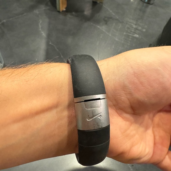 Nike Fuel Band (no charger) - Picture 3 of 3